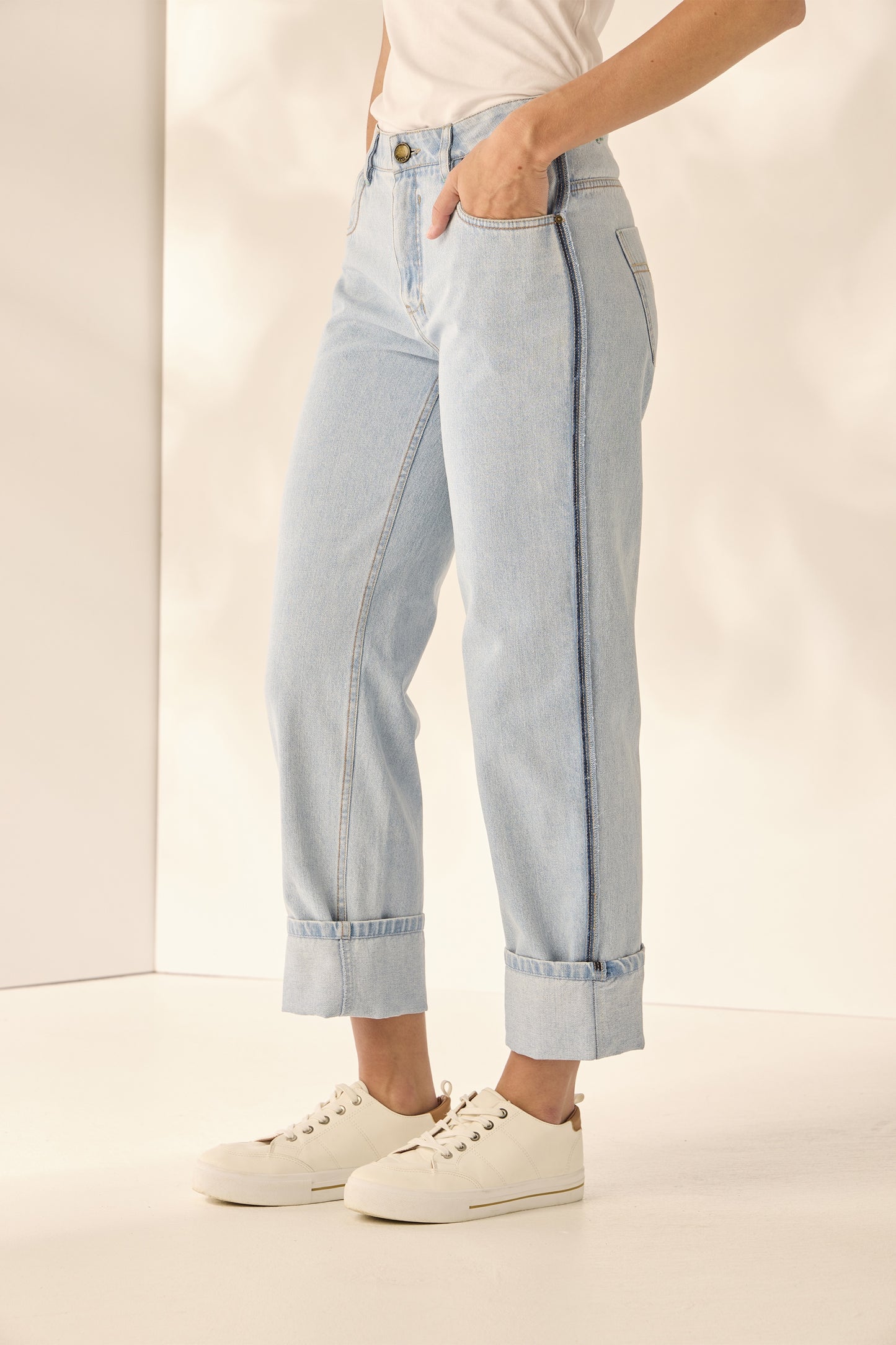 Lania The Label Bleached Legal Jean - Bleached