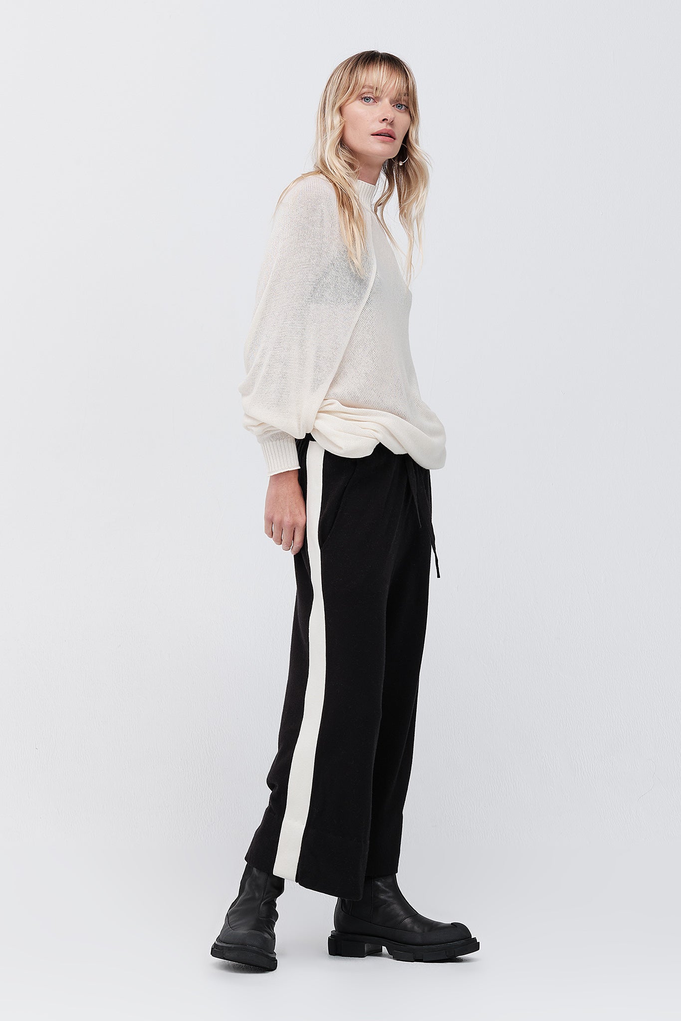 Taylor Cropt Contentment Pant - Black/Ivory