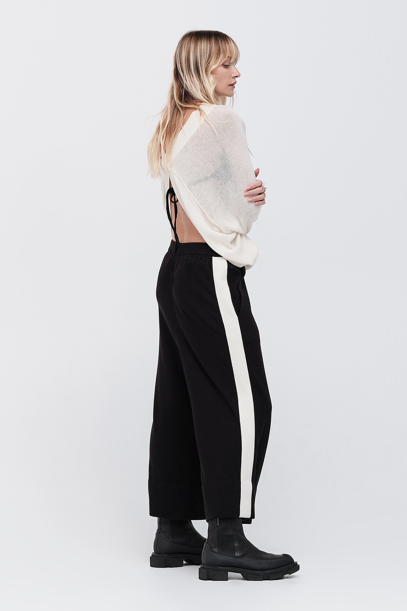 Taylor Cropt Contentment Pant - Black/Ivory