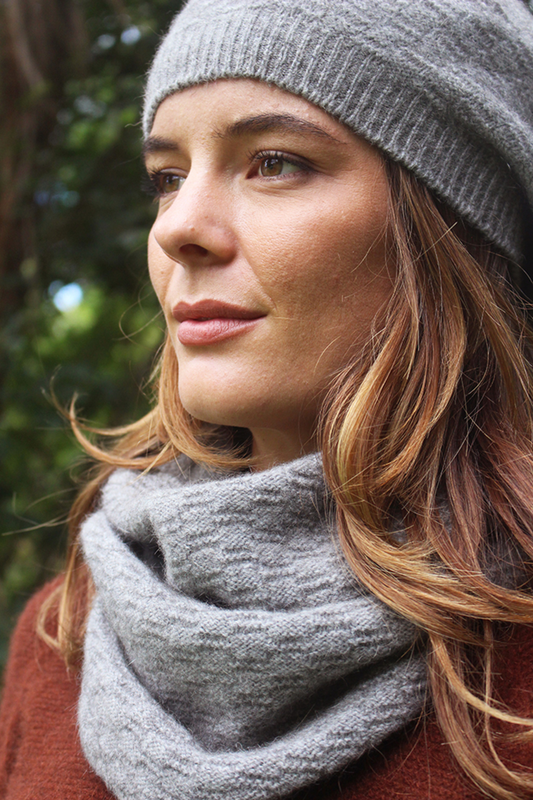 Lothlorian Dash Neck Warmer - Silver