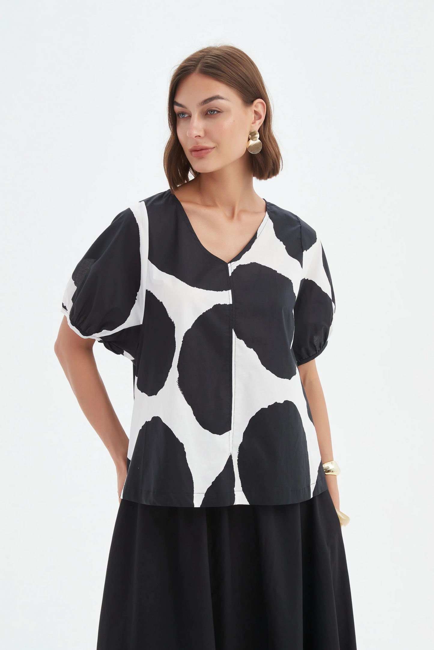 Tirelli V Neck Bishop Sleeve Poplin Top - Black/White Spot