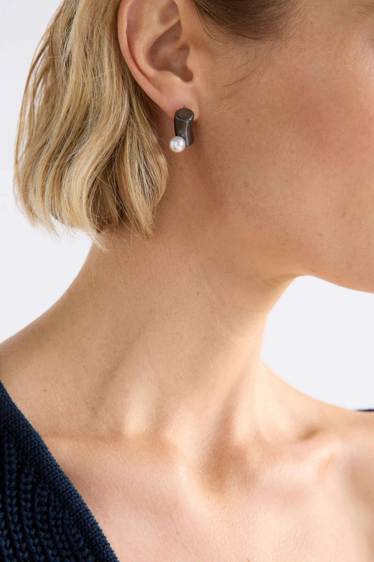 Elk Ahas Stud Earring - Gunmetal