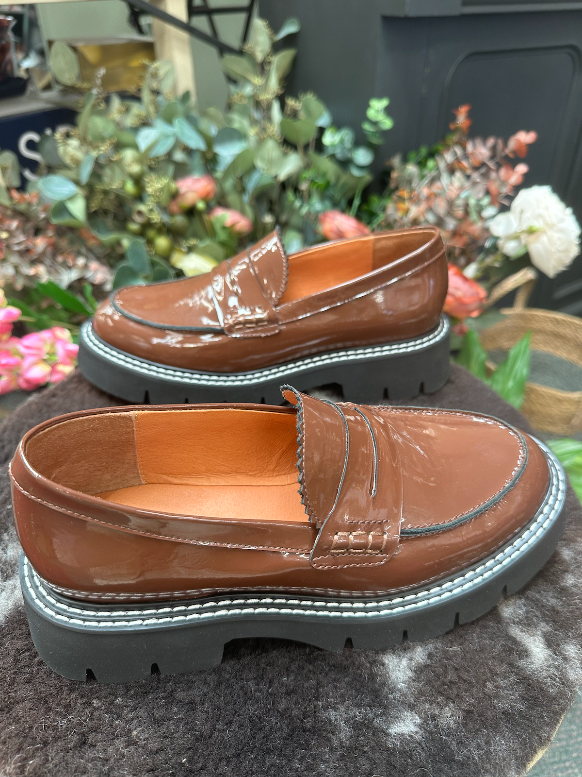 Mollini Krissa Loafer - Chocolate Patent