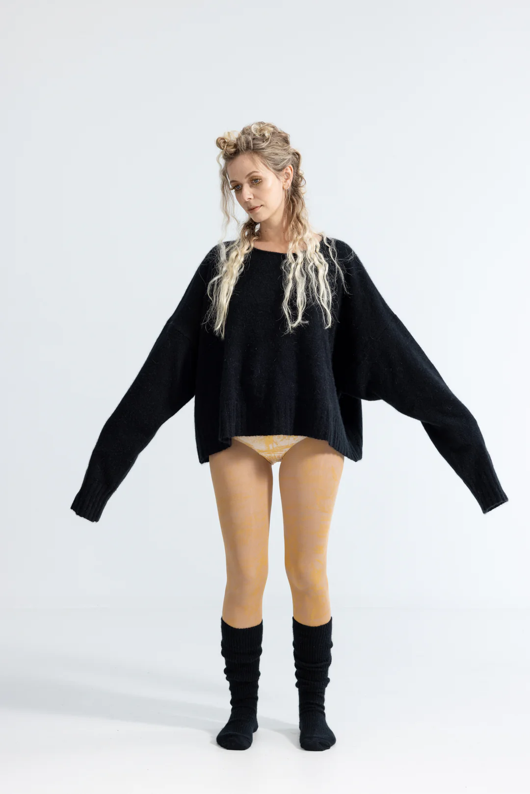 Lela Jacobs U Crop - Black