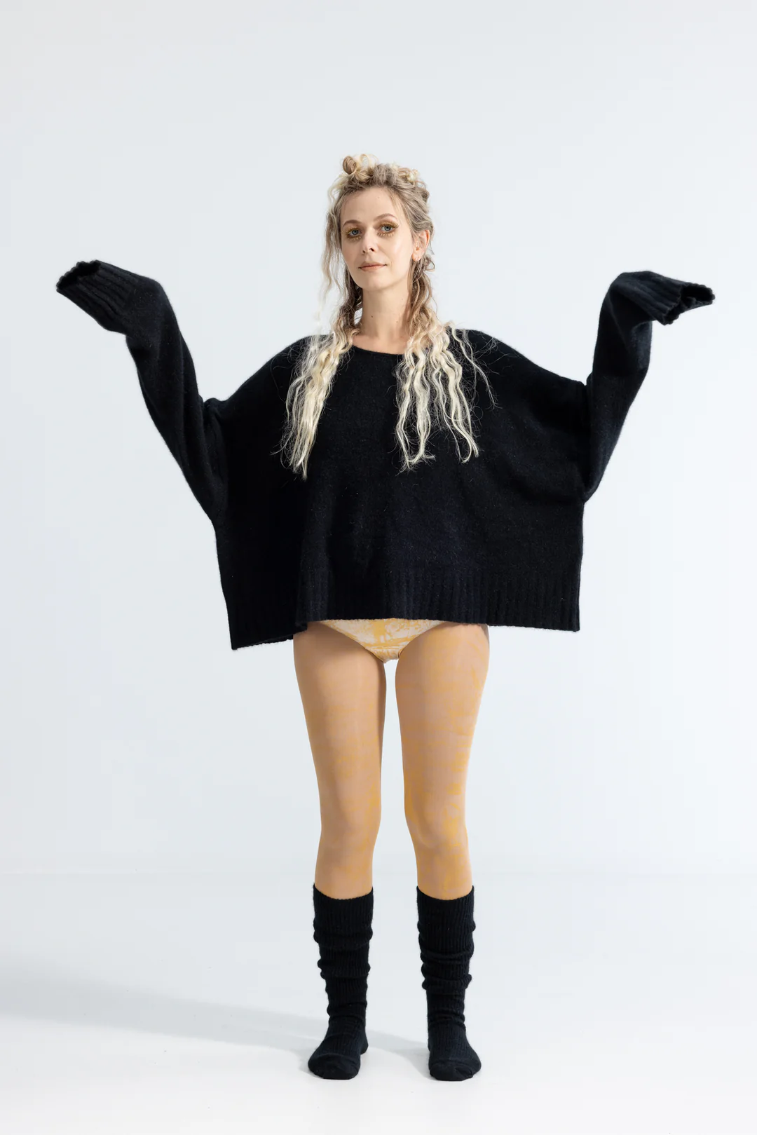 Lela Jacobs U Crop - Black