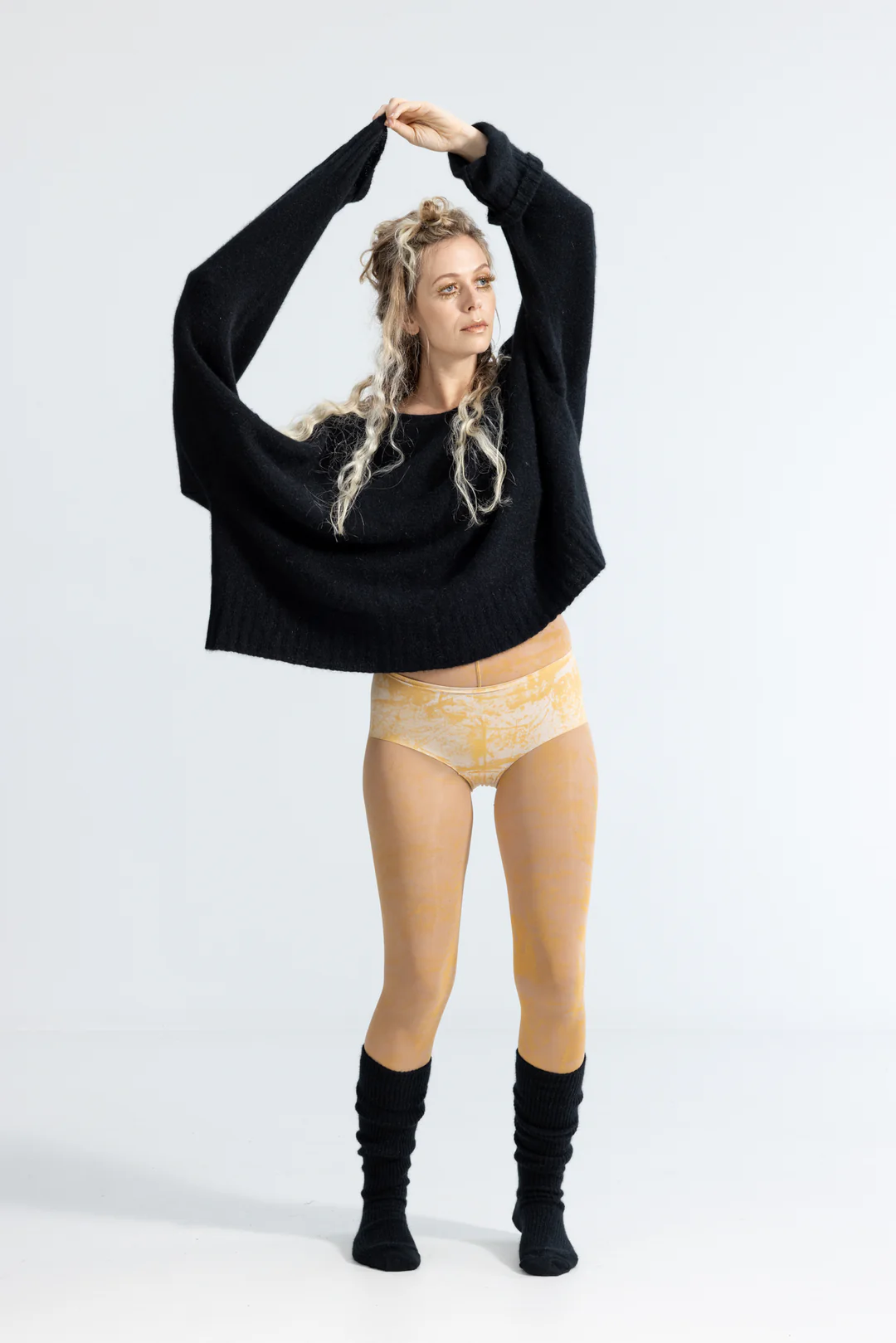 Lela Jacobs U Crop - Black
