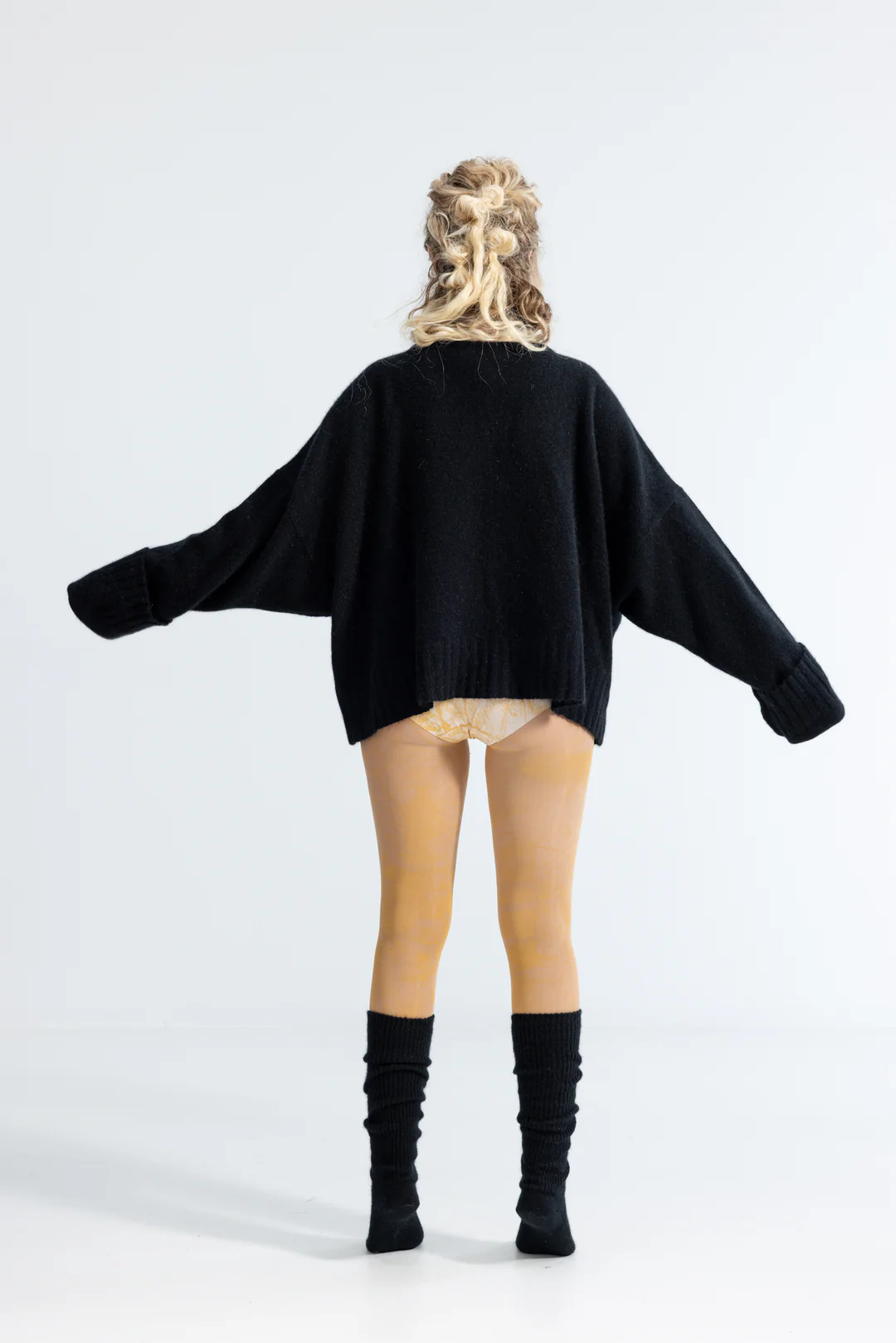 Lela Jacobs U Crop - Black