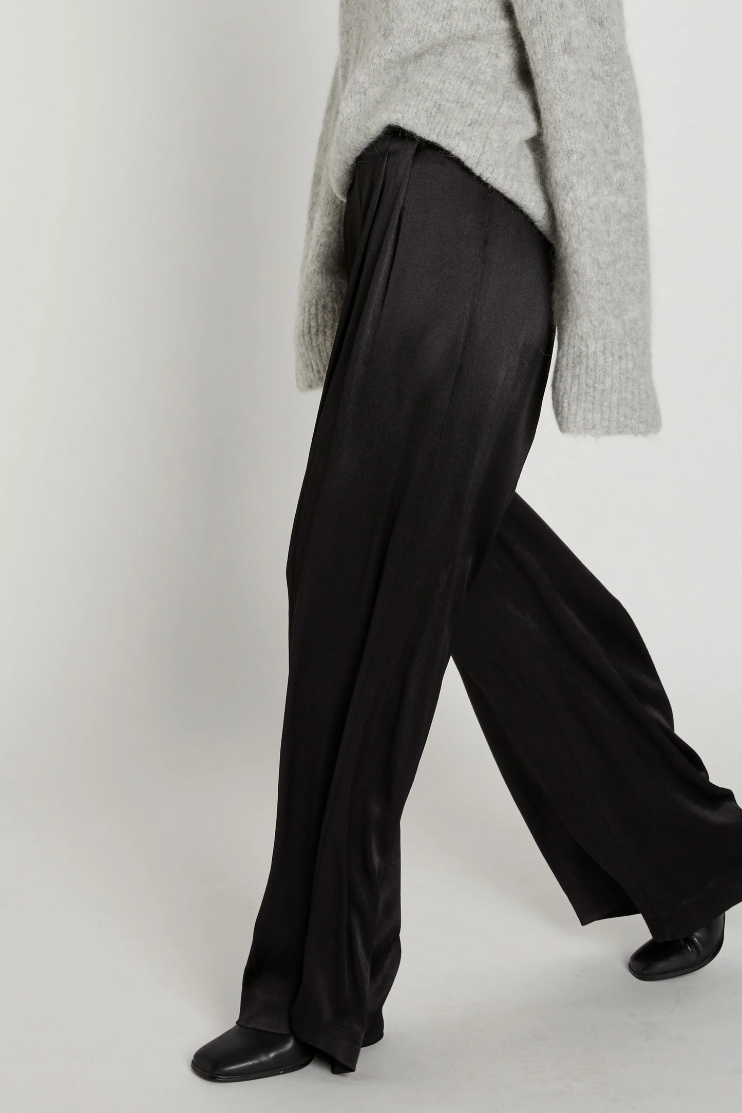 Rue de Femme Olana Pleat Pants - Black