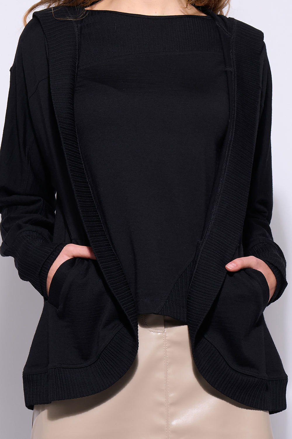 Neris The Weekender Merino - Black