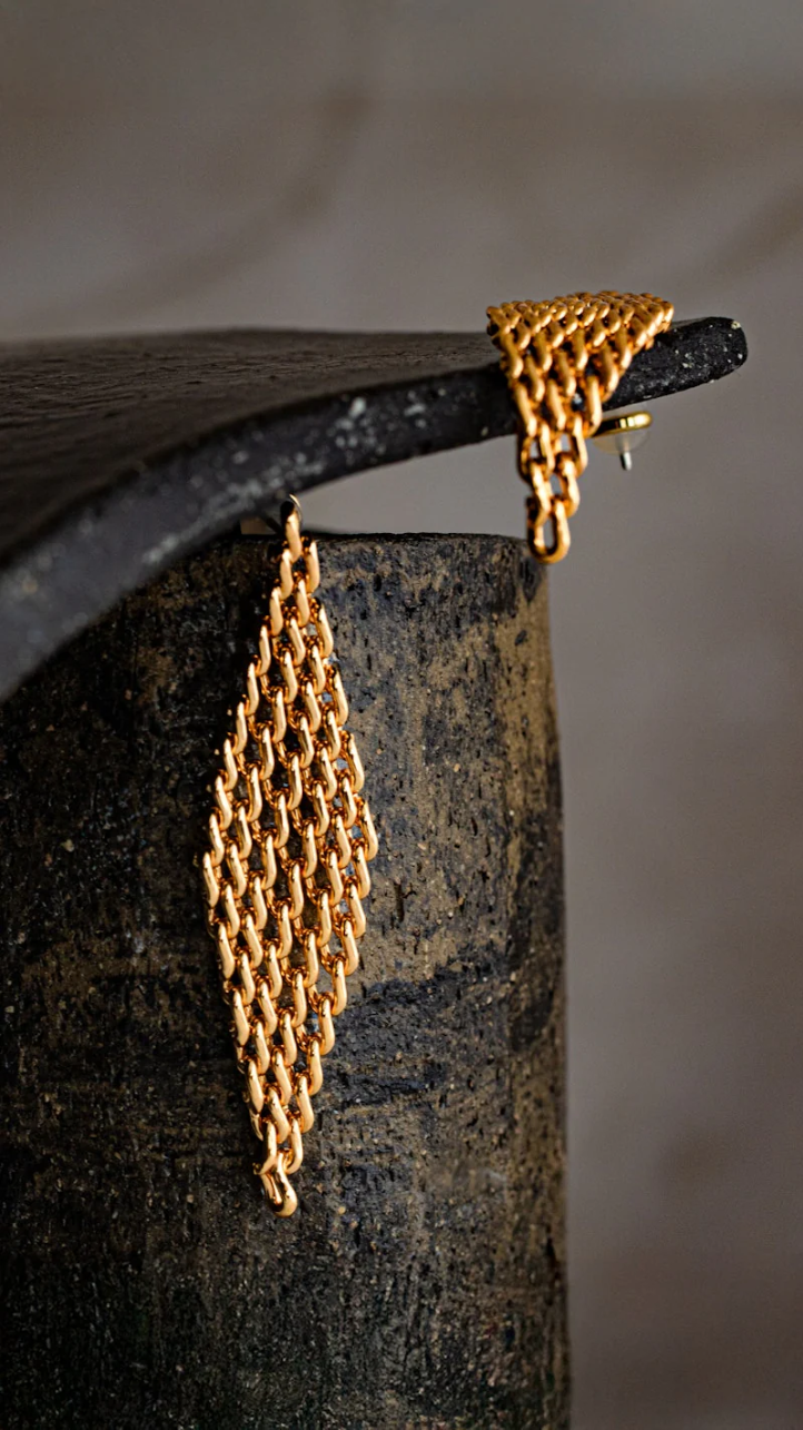 Queen Of The Foxes Earrings - Mesh Diamond
