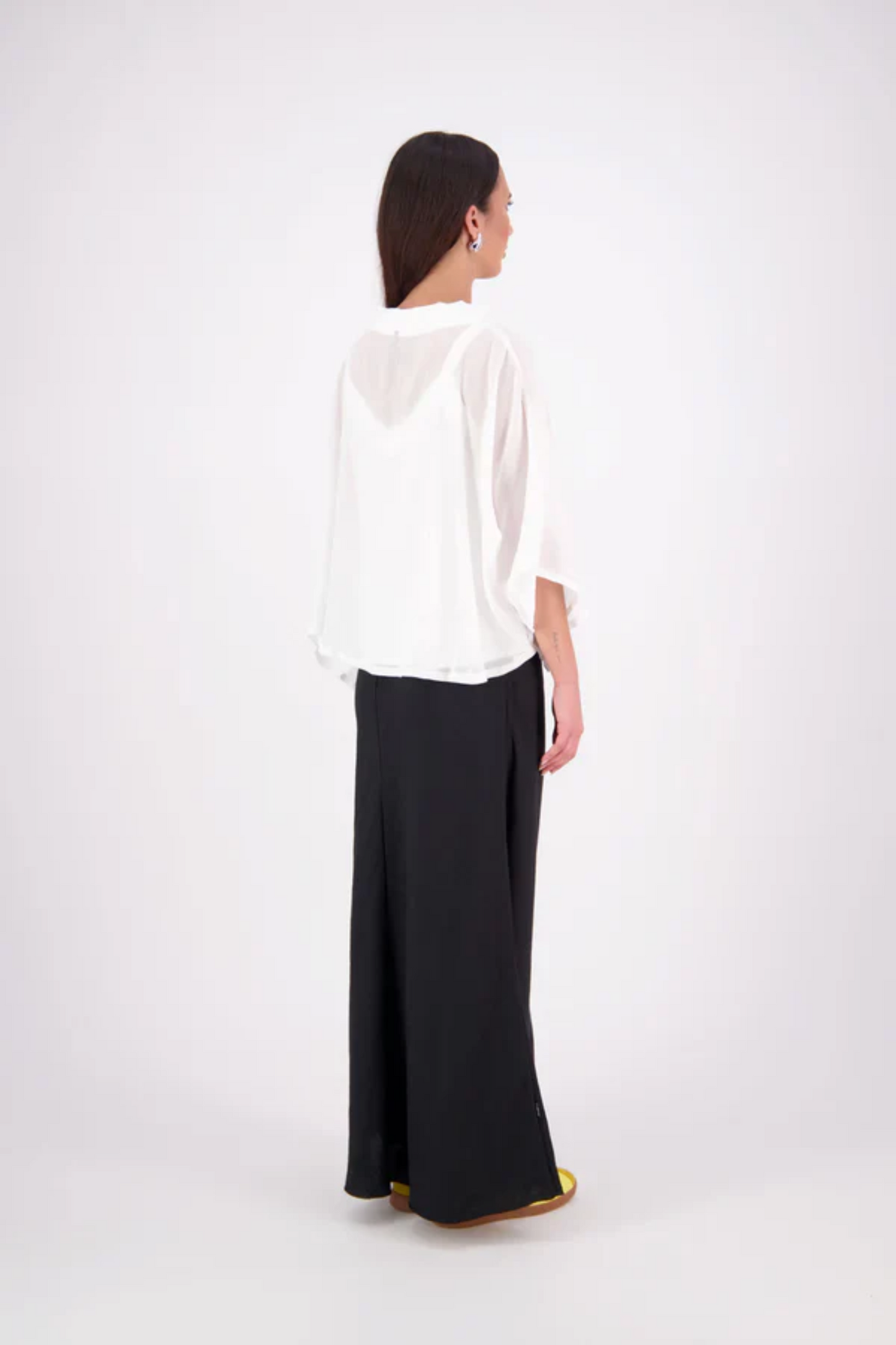 NES Lia Layame - White