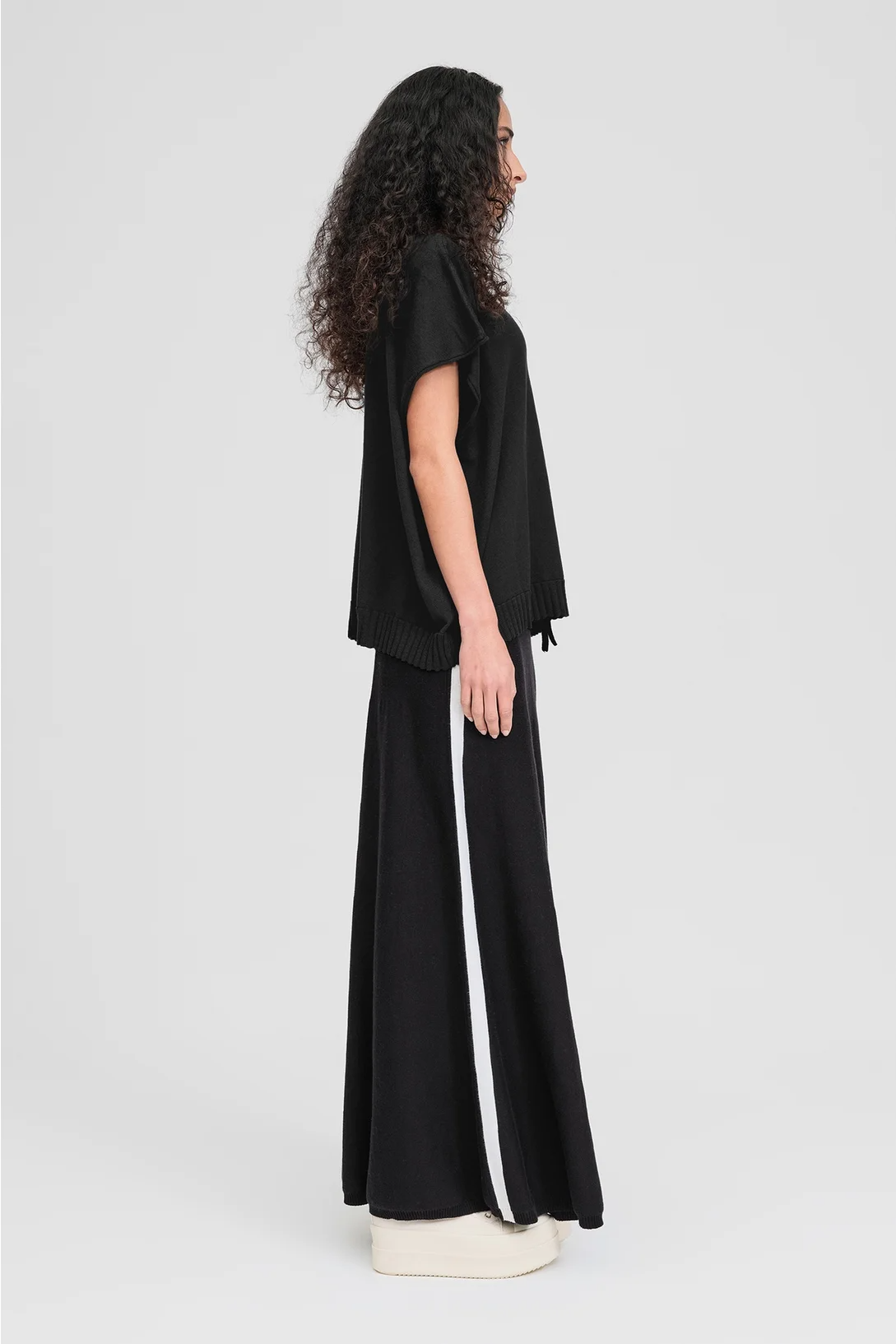 Taylor R Tee - Black