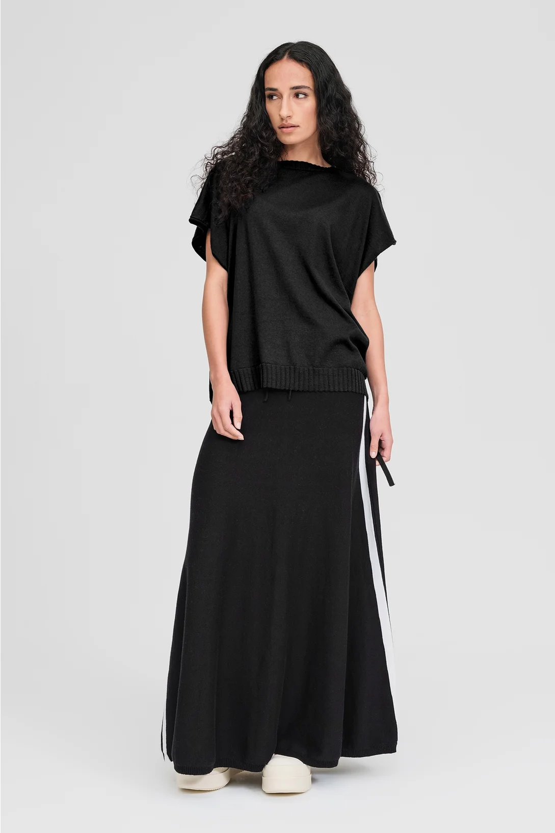 Taylor R Tee - Black