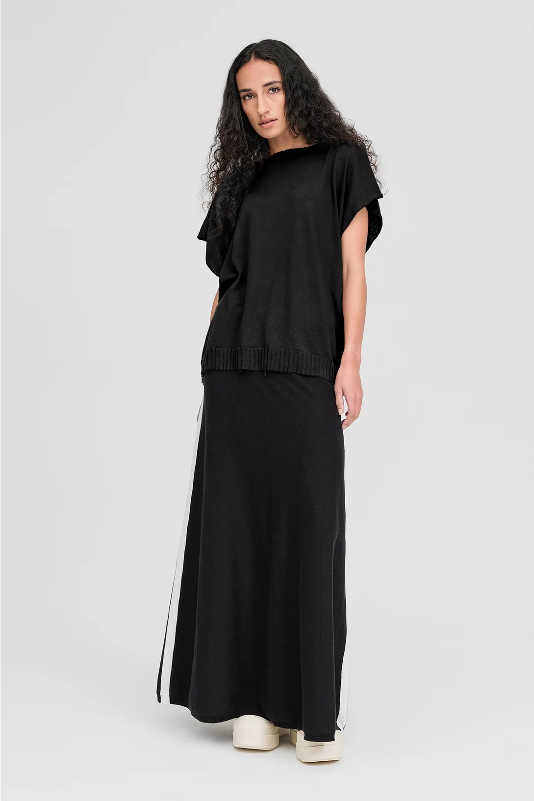 Taylor R Tee - Black