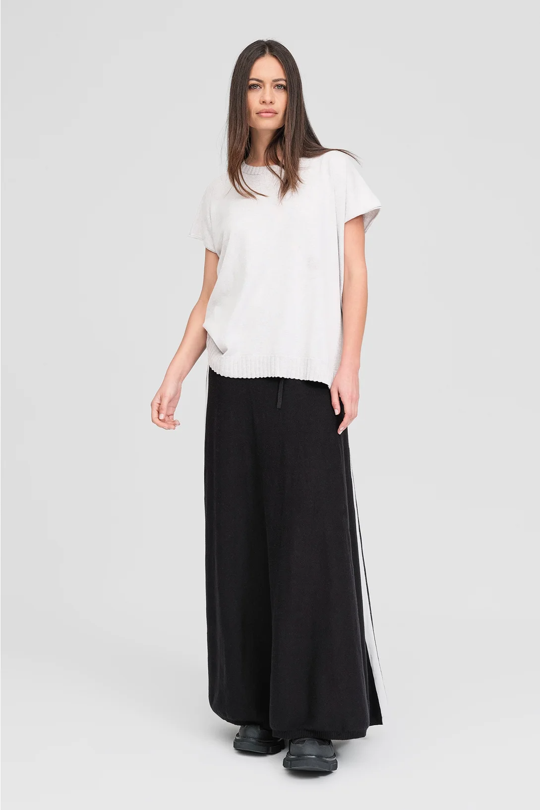 Taylor R Tee - Ivory