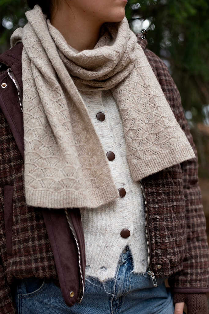Antler Oat Scallop Scarf