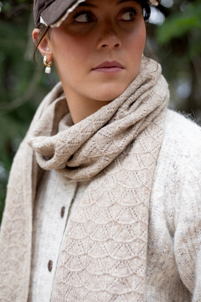 Antler Oat Scallop Scarf