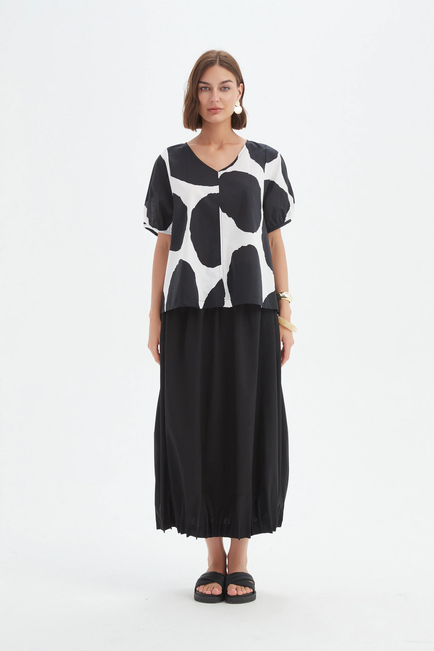 Tirelli V Neck Bishop Sleeve Poplin Top - Black/White Spot