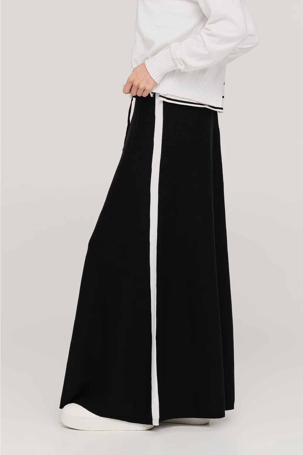 Taylor Complacent Skirt - Black/Ivory