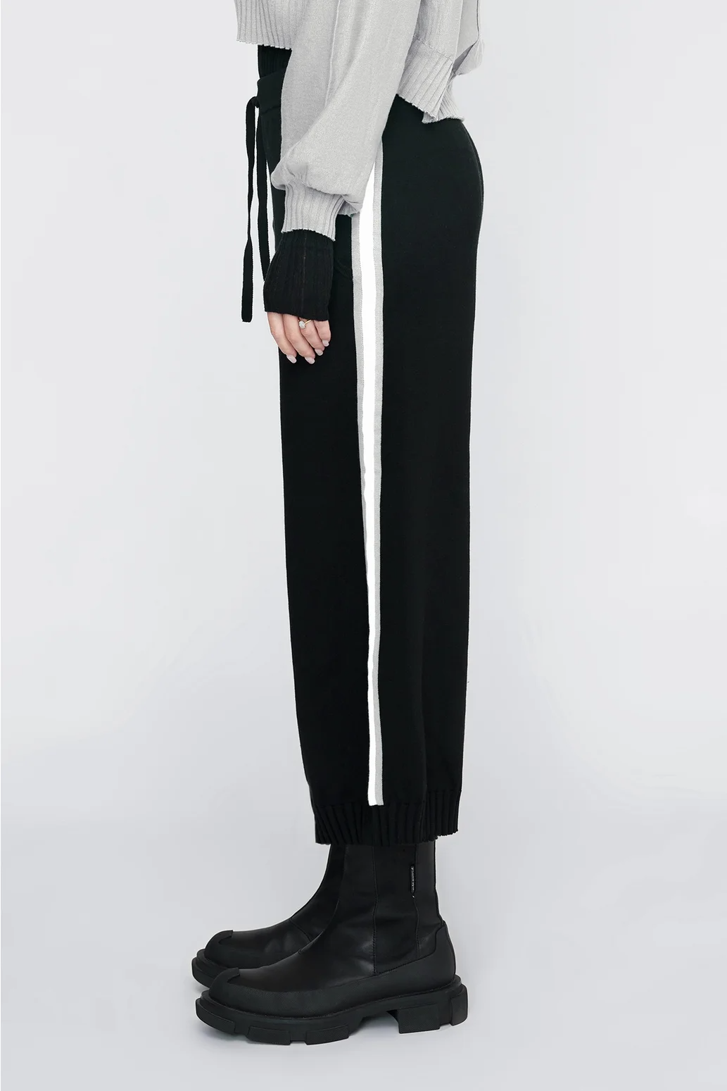 Taylor Contrast Cropt Contentment Pant - Black/Pumice/Ivory