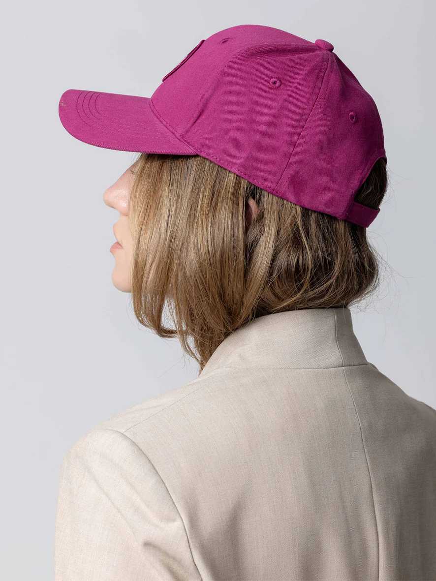 Dark Hampton The Winter Berry Cap