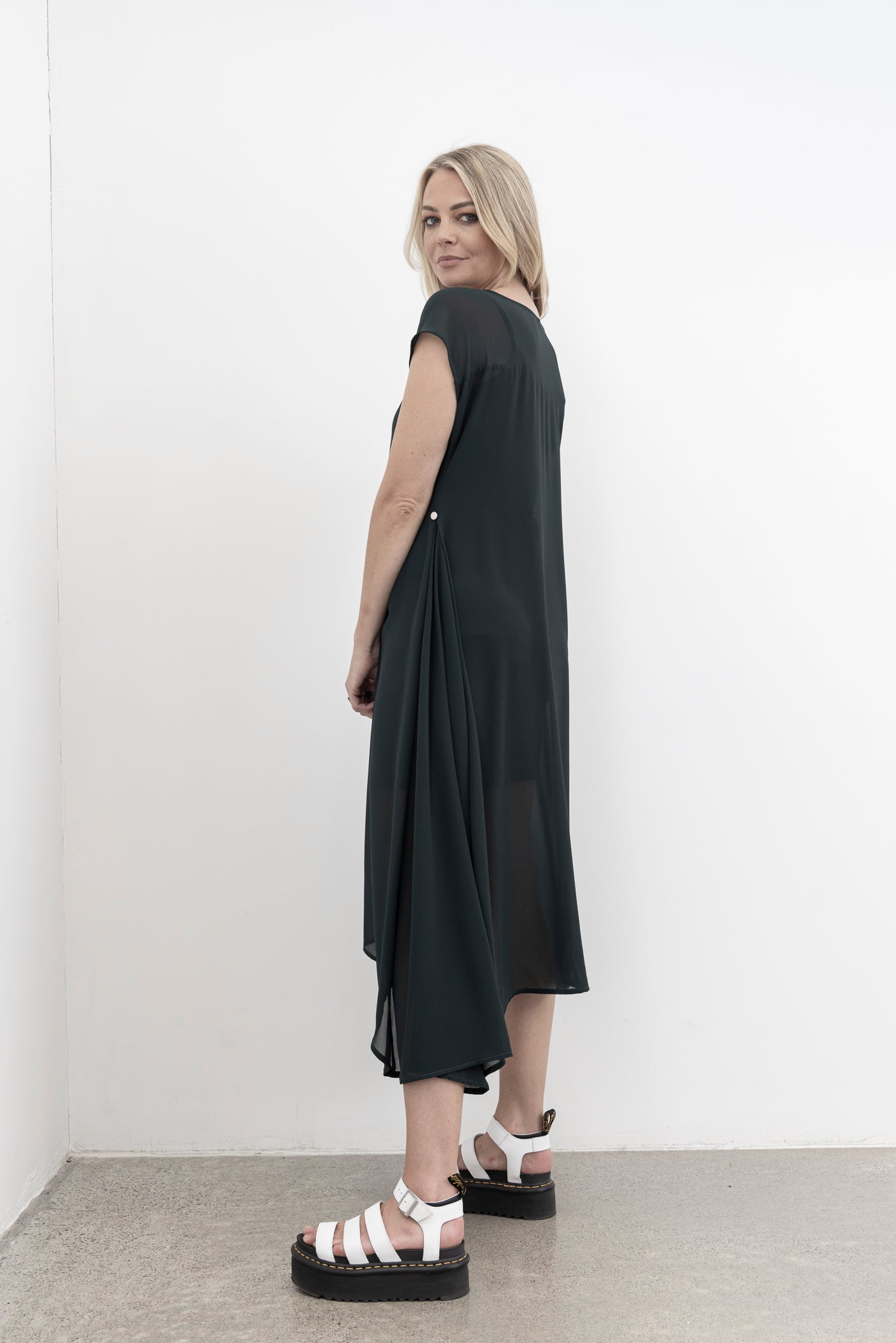 NES Dreamliner Dress - Black