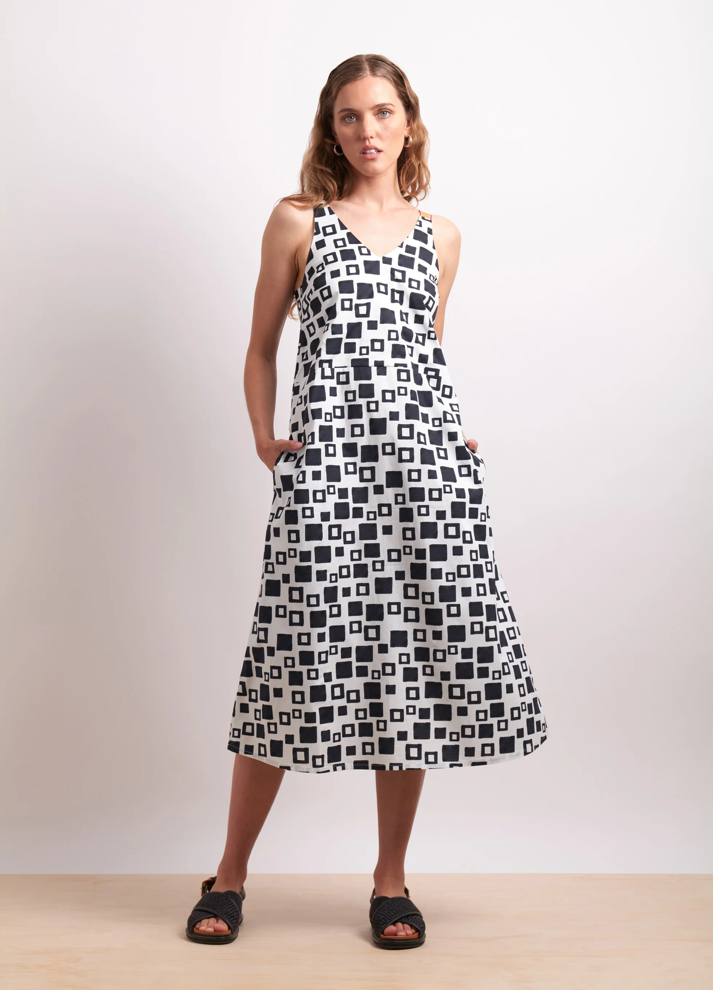 Neris On the Pull Dress - Lino