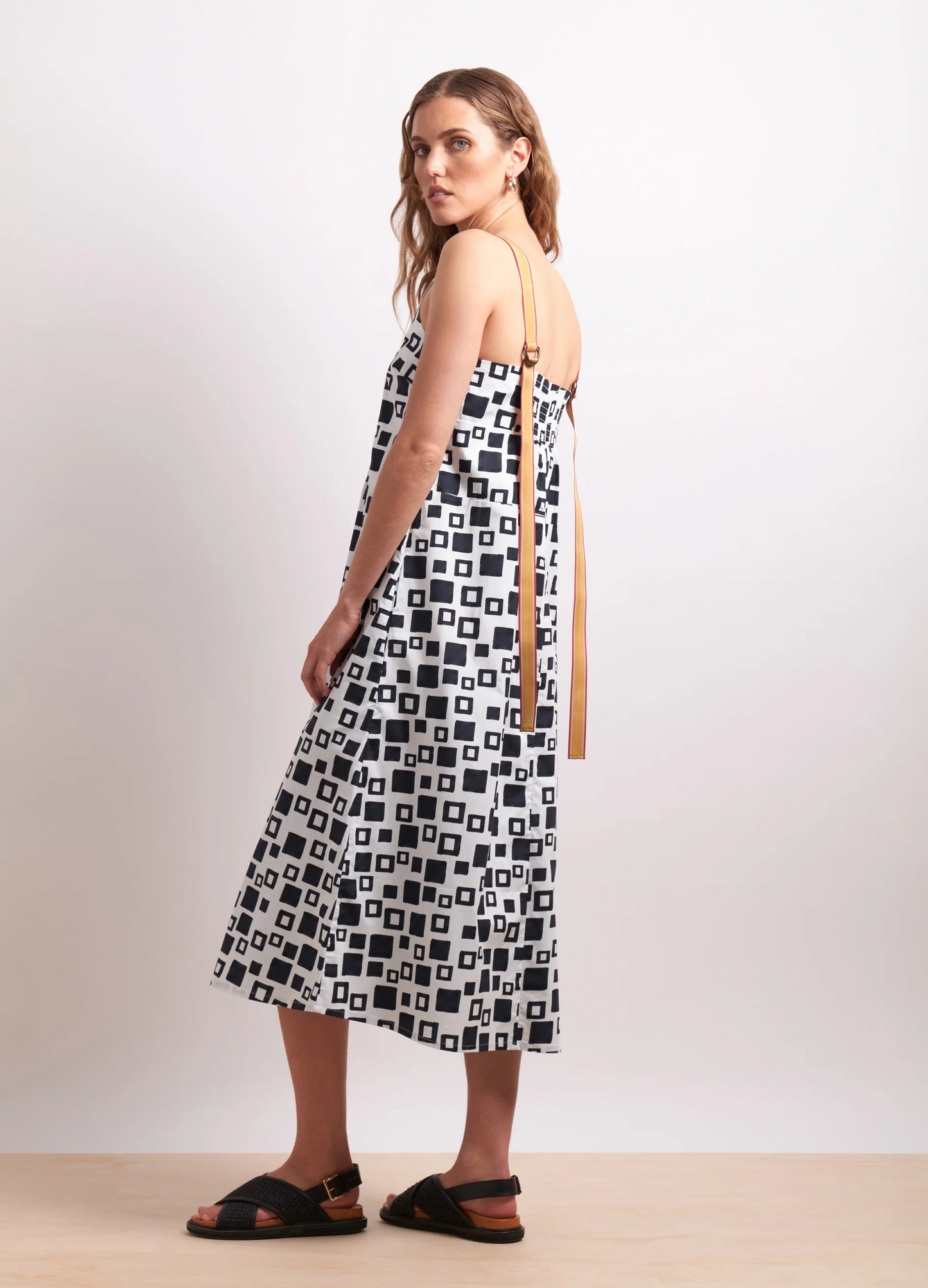 Neris On the Pull Dress - Lino