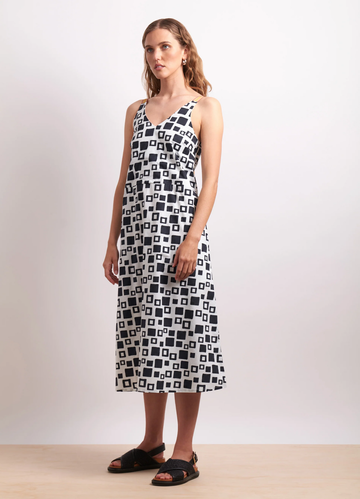 Neris On the Pull Dress - Lino