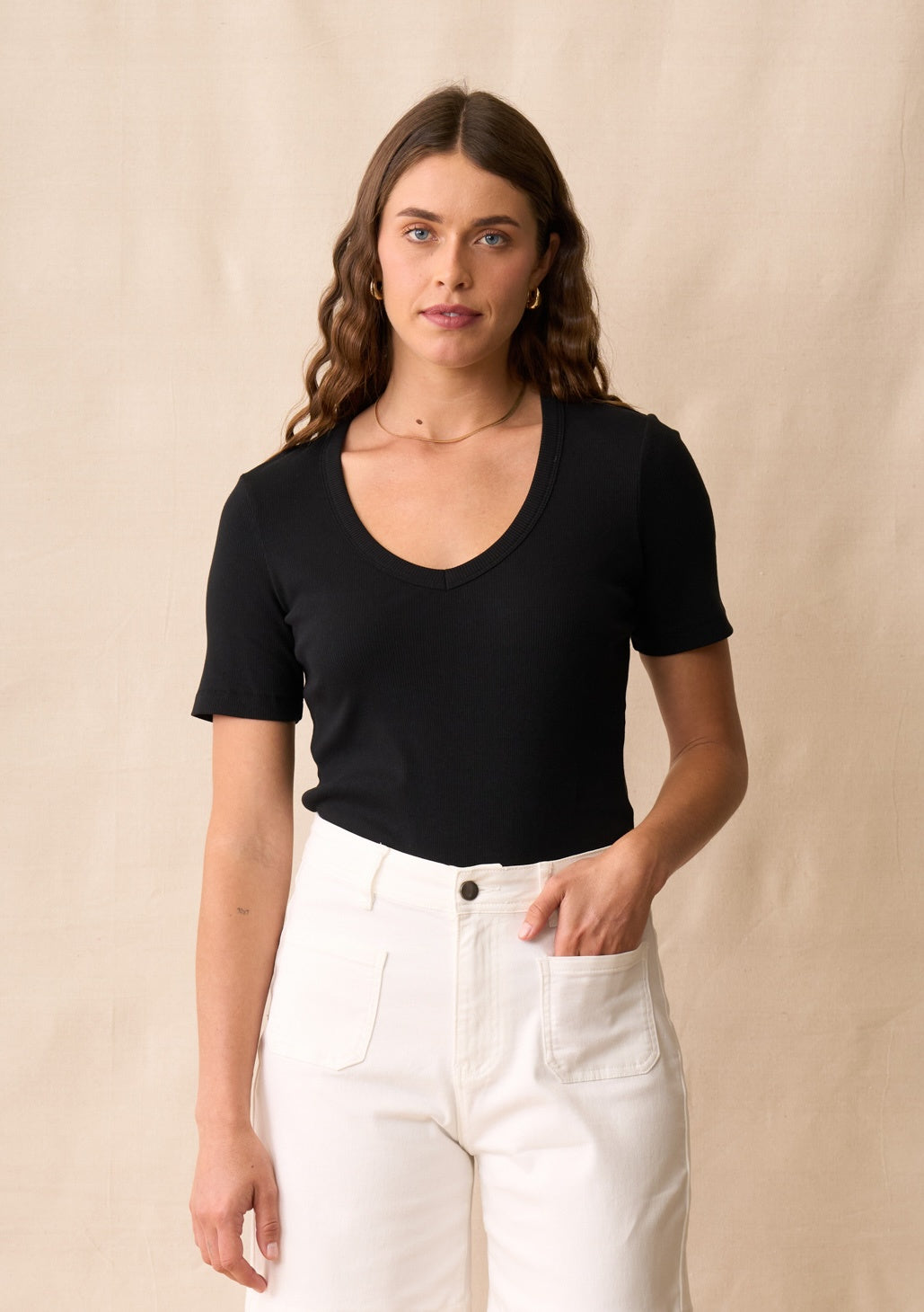 Neris Noah V Neck Tee - Black