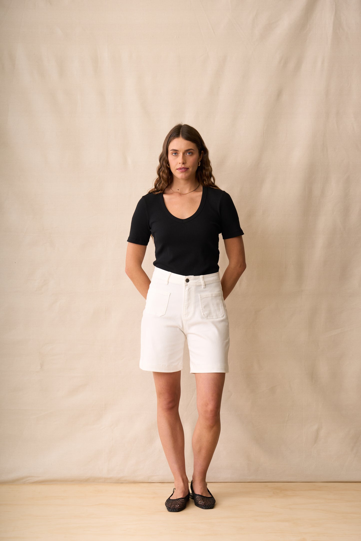 Neris Noah V Neck Tee - Black