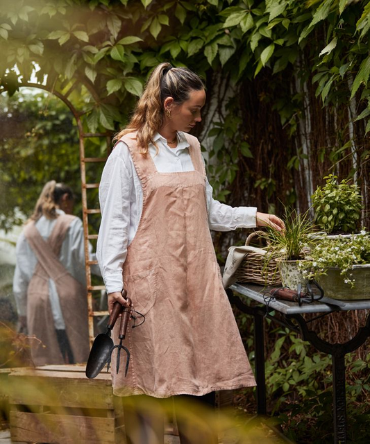 French Country Cross Back Apron - Pale Pink