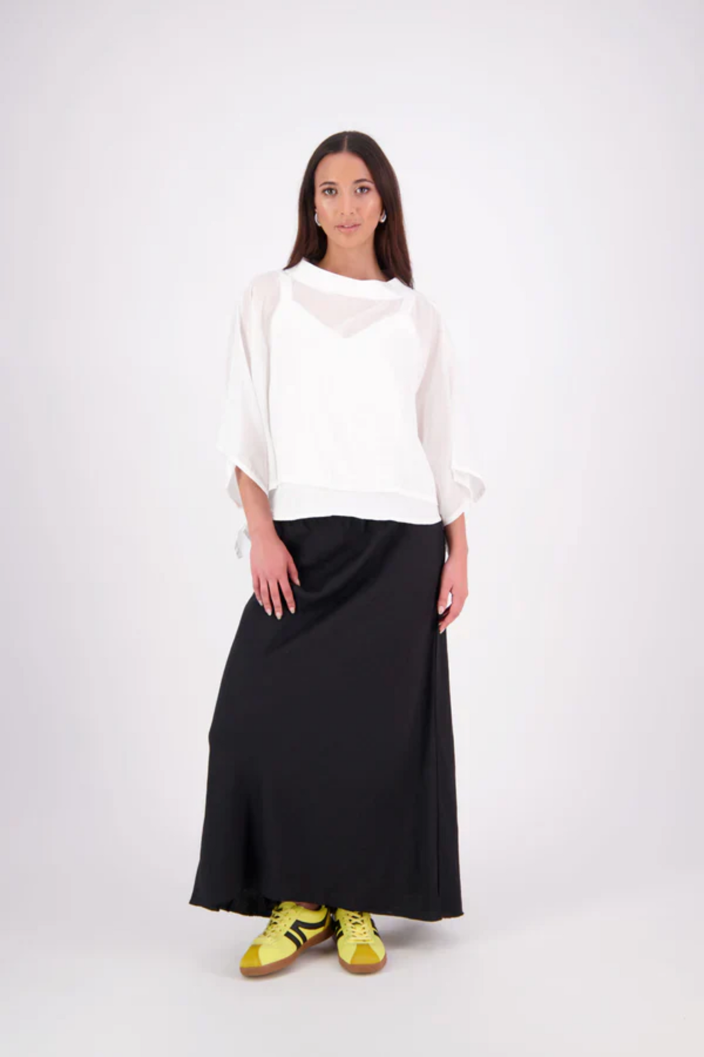 NES Lia Layame - White