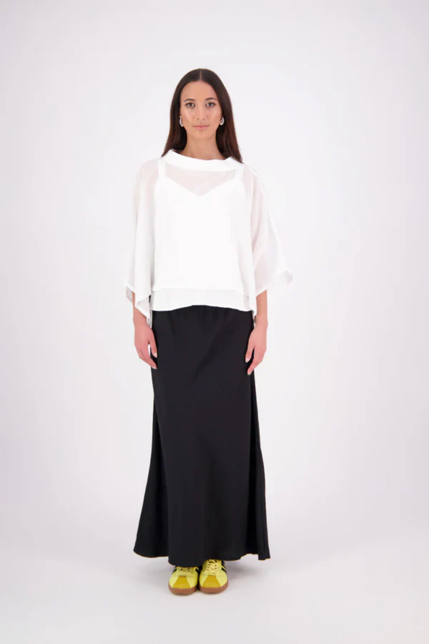 NES Lia Layame - White
